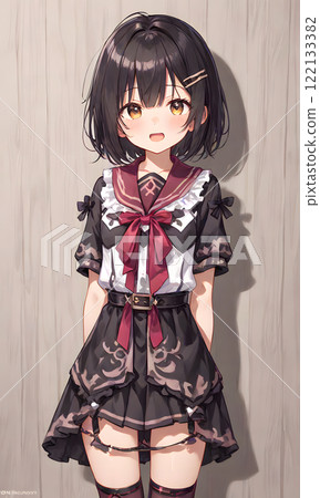 一個微笑的女孩穿著經典的黑色和紅色制服 122133382