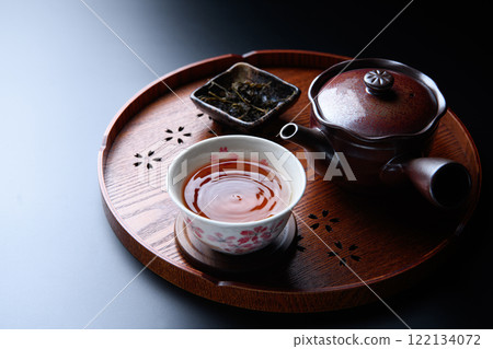 茶（日本茶）黑色背景 122134072