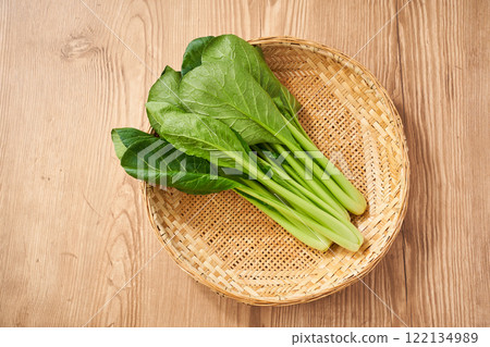 Fresh komatsuna (Japanese mustard spinach) served on a bamboo basket Fresh komatsuna (Japanese mustard spinach) served on a bamboo basket 122134989