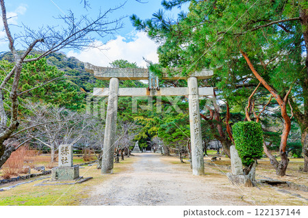 Winter at the ruins of Hagi Castle, Shitogisan Shrine, Hagi City, Yamaguchi Prefecture 122137144