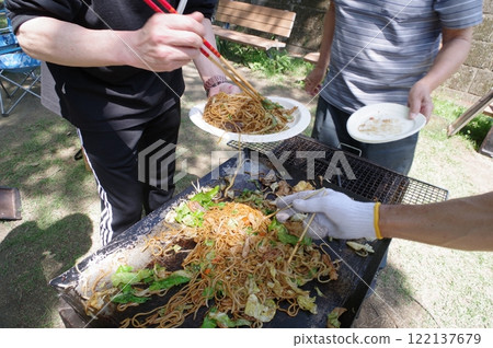 Japanese food culture Yakisoba Western-style sauce and Chinese noodles with Japanese flavors BBQ 122137679