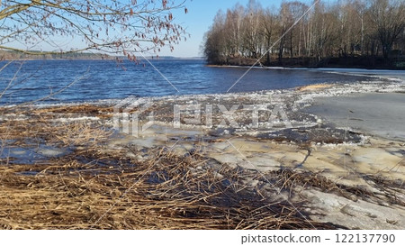 Lake Jugla in early spring. Pieces of ice in the water. 122137790