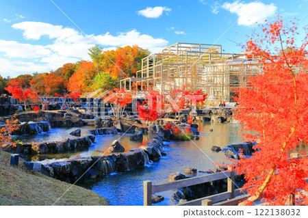 [Kyoto Prefecture] Waterside terrace and autumn leaves at Keihanna Memorial Park 122138032
