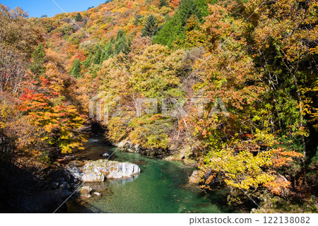 國道257號線和馬瀨川沿岸的紅葉（岐阜縣清美町） 122138082