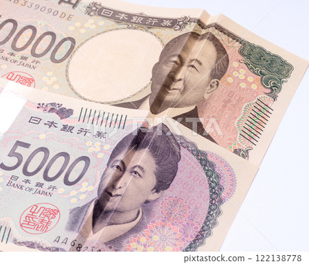Smiling New 10,000 Yen Note and New 5,000 Yen Note Smiling New 10,000 Yen Note and New 5,000 Yen Note 122138778