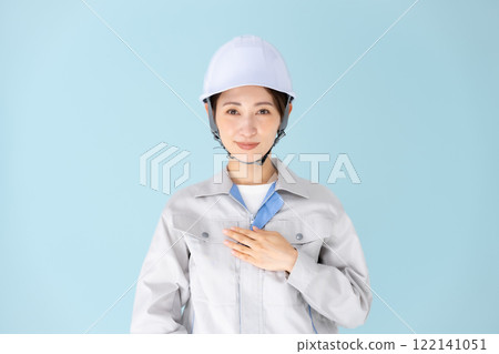 Women's work clothes, helmets, leave it to us Women's work clothes, helmets, leave it to us 122141051