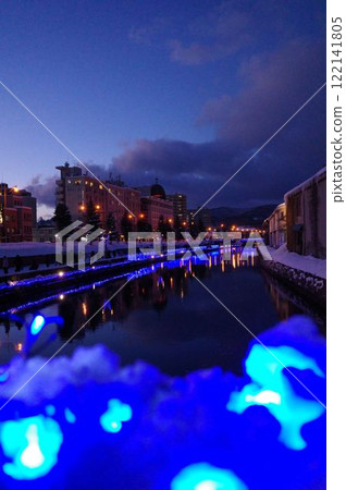 運河與路燈奏響的冬夜交響曲 122141805