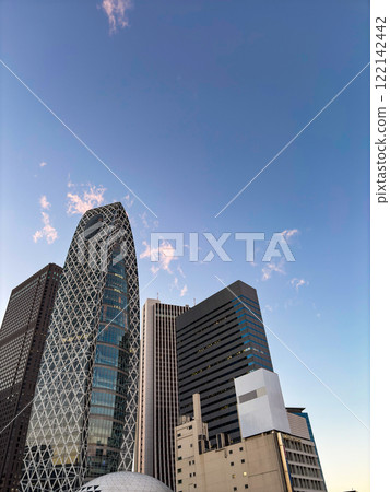 新宿站西口附近的建築物 122142442