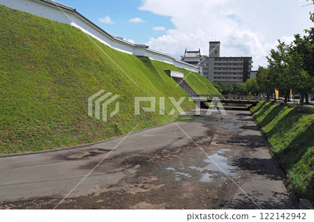 Moat of Utsunomiya Castle Ruins Park [Utsunomiya City, Tochigi Prefecture] 122142942