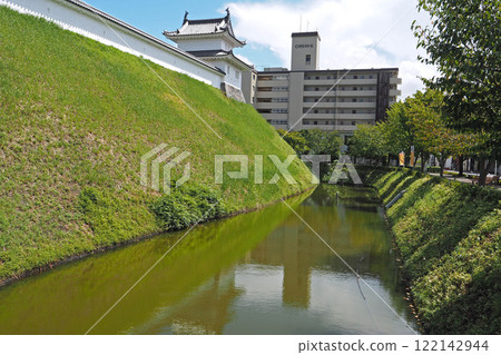 Moat of Utsunomiya Castle Ruins Park [Utsunomiya City, Tochigi Prefecture] 122142944