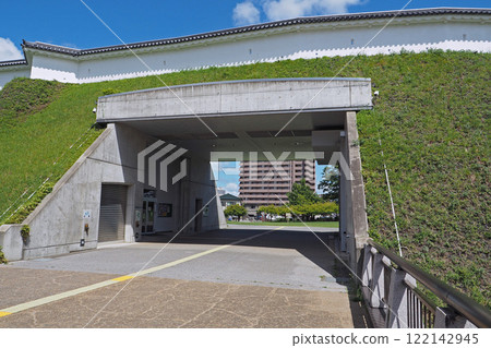 Entrance to Utsunomiya Castle Park [Utsunomiya City, Tochigi Prefecture] 122142945