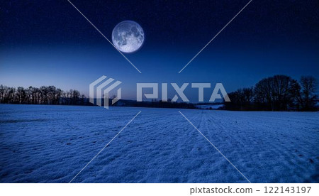 圖 2 滿月照亮的美麗雪原 122143197