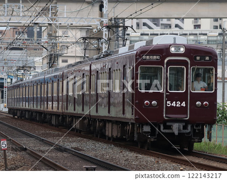 Hankyu 5300 series local train bound for Kyoto Kawaramachi Minami-Ibaraki to Ibaraki City (5324) Hankyu 5300 series local train bound for Kyoto Kawaramachi Minami-Ibaraki to Ibaraki City (5324) 122143217
