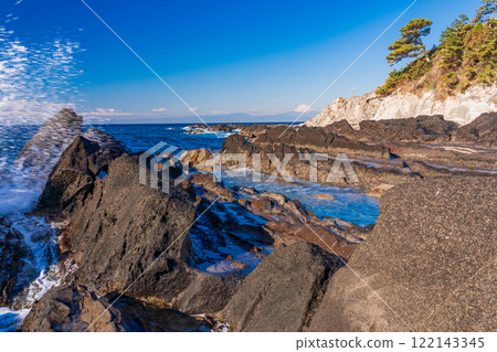 [神奈川縣]荒崎海岸的岩石海岸，富士山的遠景 122143345