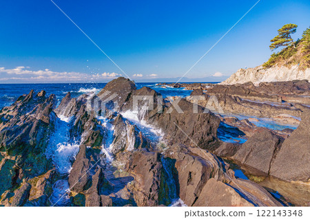 [Kanagawa Prefecture] Arasaki Coast with a distant view of Mt. Fuji 122143348