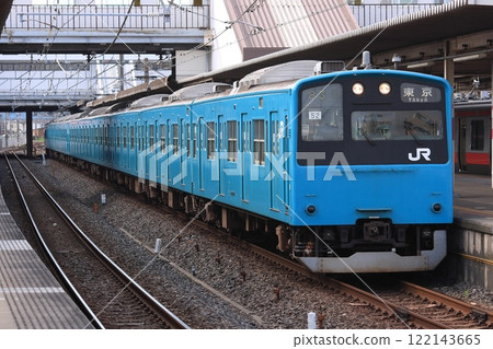 曾在JR京葉線上使用的JNR 201系列車（天藍色）_2010年8月8日拍攝 122143665