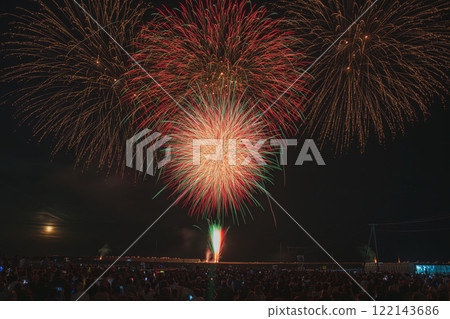 Fireworks burst into the night sky at the Yaizu Marine Fireworks Festival held at Yaizu Fishing Port in Yaizu City (Shizuoka Prefecture) 122143686