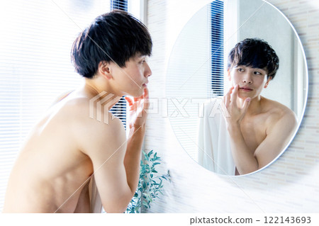 A man who cares about his skin in the mirror 122143693