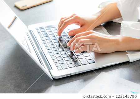 Hand of a woman doing telework 122143790