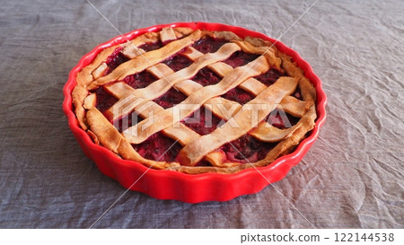 Cherry Red berry crumble 122144538