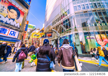 確診冠狀病毒感染5年後的日本東京市容...澀谷中央大街擠滿了不戴口罩的外國遊客=2020年1月20日 122144636