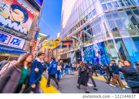 確診冠狀病毒感染5年後的日本東京市容...澀谷中央大街擠滿了不戴口罩的外國遊客=2020年1月20日 確診冠狀病毒感染5年後的日本東京市容...澀谷中央大街擠滿了不戴口罩的外國遊客=2020年1月20日 122144637