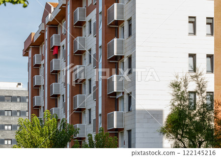 Overview of buildings with individual dwellings for private use in a city. Overview of buildings with individual dwellings for private use in a city. 122145216