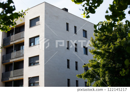 Overview of buildings with individual dwellings for private use in a city. Overview of buildings with individual dwellings for private use in a city. 122145217