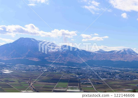 Panoramic view of the snowy landscape of the five peaks of Mt. Aso (Joyama Observatory), Aso City Panoramic view of the snowy landscape of the five peaks of Mt. Aso (Joyama Observatory), Aso City 122146606