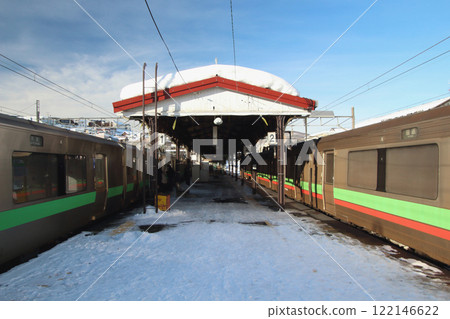 Hakodate Main Line 731 series train parked at Otaru Station in winter (Otaru, Hokkaido) 122146622