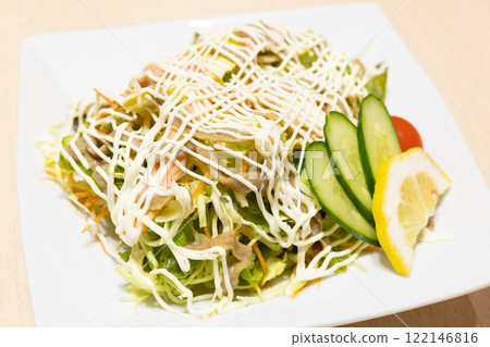 美味的螃蟹味噌沙拉配螃蟹 122146816