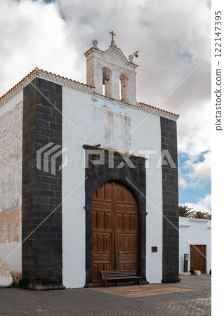 Small traditional church in Teguise, Lanzarote, Spain 122147395