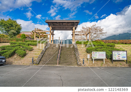 藍天映襯下的川根本町中川根茶名立山林（靜岡縣） 122148369
