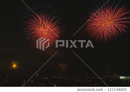 Fireworks burst into the night sky at the Yaizu Marine Fireworks Festival held at Yaizu Fishing Port in Yaizu City (Shizuoka Prefecture) Fireworks burst into the night sky at the Yaizu Marine Fireworks Festival held at Yaizu Fishing Port in Yaizu City (Shizuoka Prefecture) 122148802
