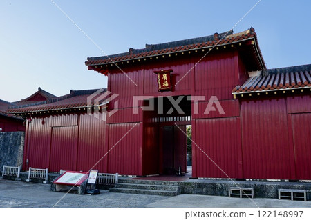 首里城弘福門（沖繩縣那霸市首里市） 122148997