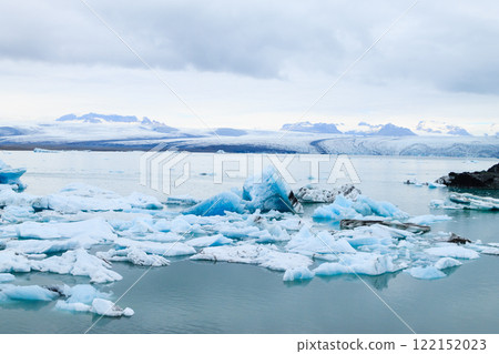 Icebergs on water, Jokulsarlon glacial lake, Iceland Icebergs on water, Jokulsarlon glacial lake, Iceland 122152023
