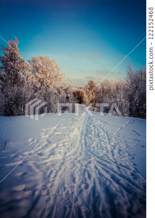 the road through the snow going into the distance. winter landscape 122152468