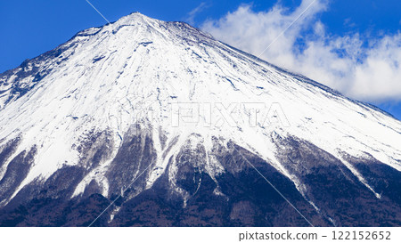 從靜岡縣富士宮市眺望白雪覆蓋的富士山的特寫 122152652