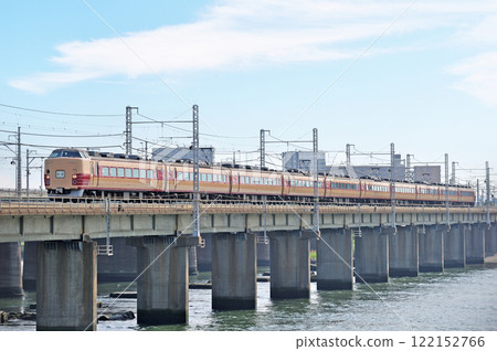 東海道本線茅崎平塚 JR 東日本 183 系列 H101 編組（田町）轉發 122152766