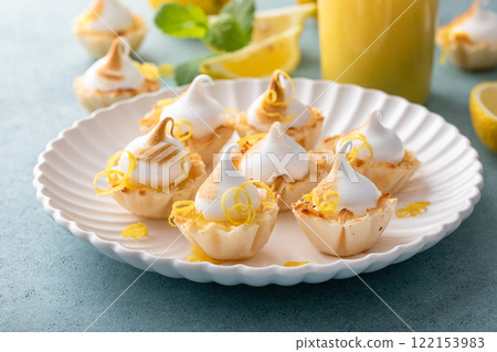 Lemon meringue tartlets in filo pastry shells Lemon meringue tartlets in filo pastry shells 122153983