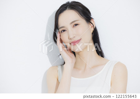 Young lady's portrait 122155643