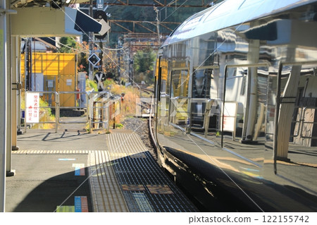 Saphir Odoriko train departing Ito Station (Ito City, Shizuoka Prefecture, Japan) Saphir Odoriko train departing Ito Station (Ito City, Shizuoka Prefecture, Japan) 122155742