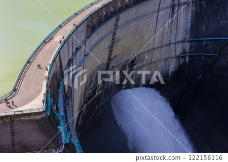 Autumn Tateyama Kurobe Alpine Route - Kurobe Dam (Lake Kurobe) with autumn leaves Autumn Tateyama Kurobe Alpine Route - Kurobe Dam (Lake Kurobe) with autumn leaves 122156116
