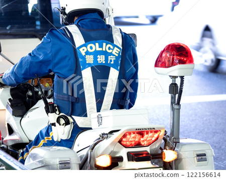 摩托車警察的交通執法 122156614