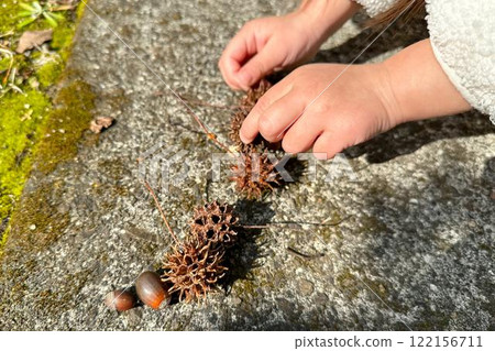Autumn memories of a girl playing with nuts 122156711