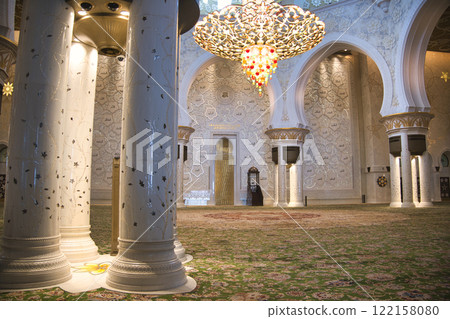 Beautiful view of the Sheikh Zayed Grand Mosque in Abu Dhabi 122158080