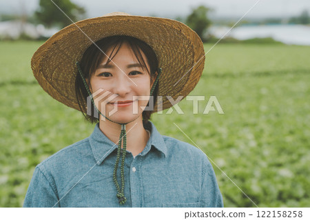 Female Farmers 122158258