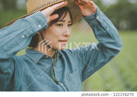 Farmer and rain 122158270