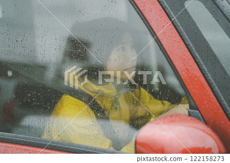 雨天開車要小心 122158273
