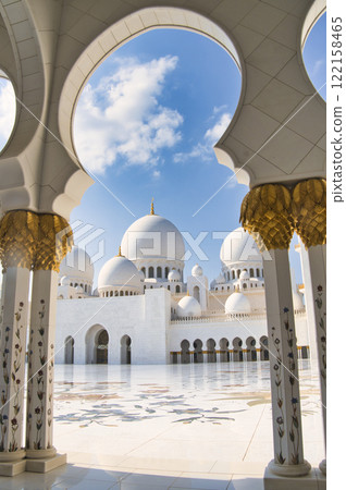 Beautiful view of the Sheikh Zayed Grand Mosque in Abu Dhabi 122158465
